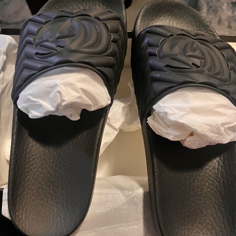 Size 38 Black quilted rubber slides